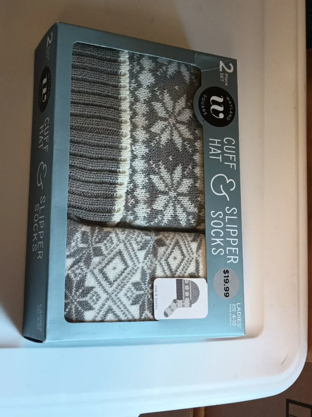 Wayland Square Boxed Set Cuff Hat & Slipper Socks Snowflake Design Women's 4-10